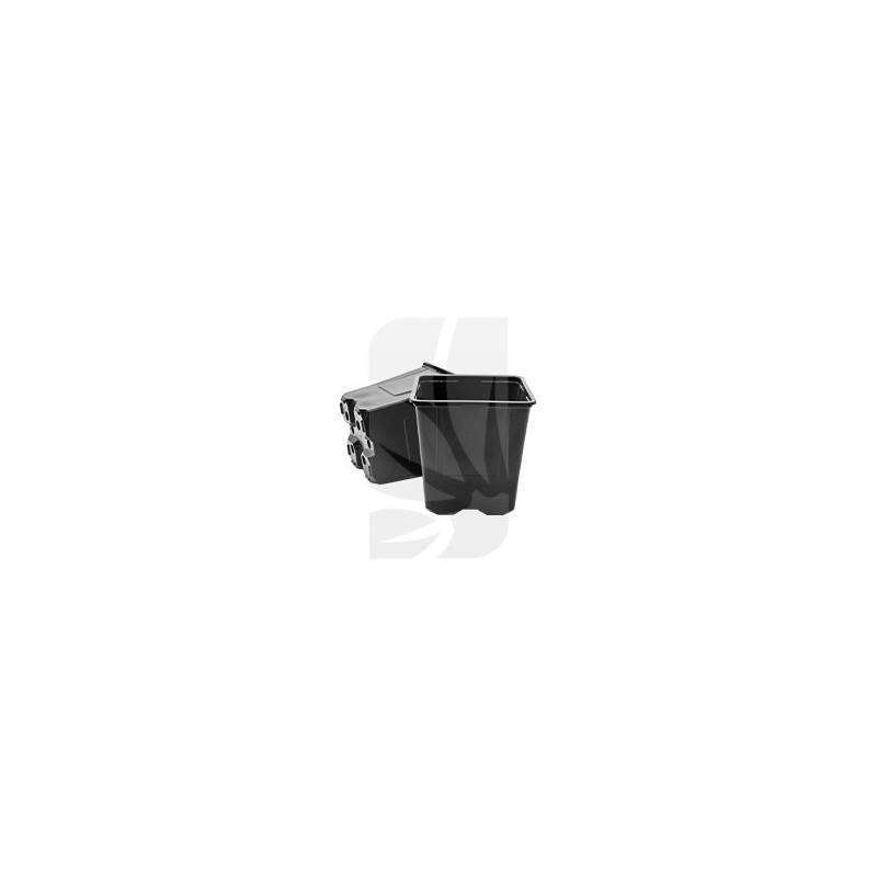 Maceta cuadrada negra de 0.6 L. 9x9x10 cm. Maceta cuadrada negra de 0.6 L. 9x9x10 cm.